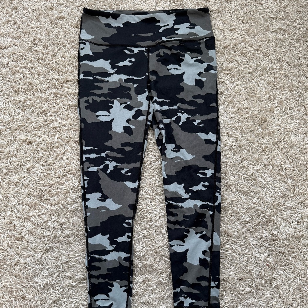 Womens camo Mono B leggings size Xl